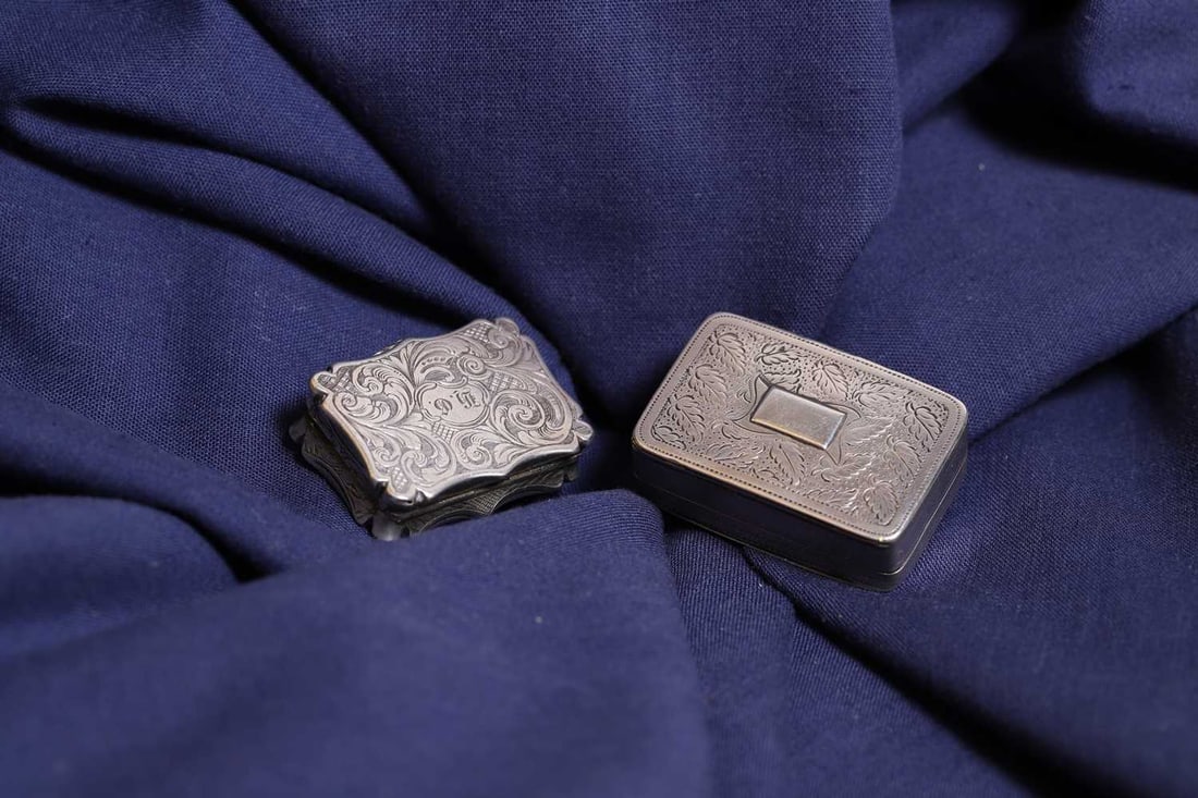 Two silver vinaigrettes, - 3