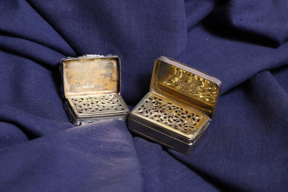 Two silver vinaigrettes, - 4