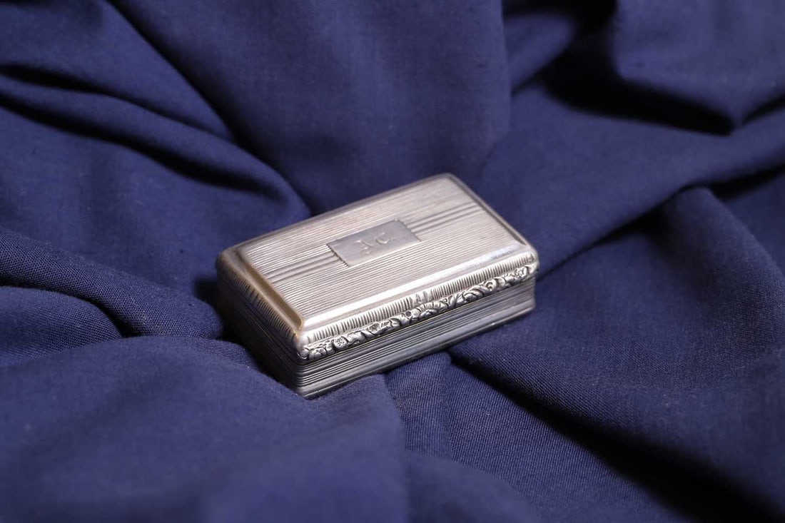 A collection of three snuff boxes, - 10