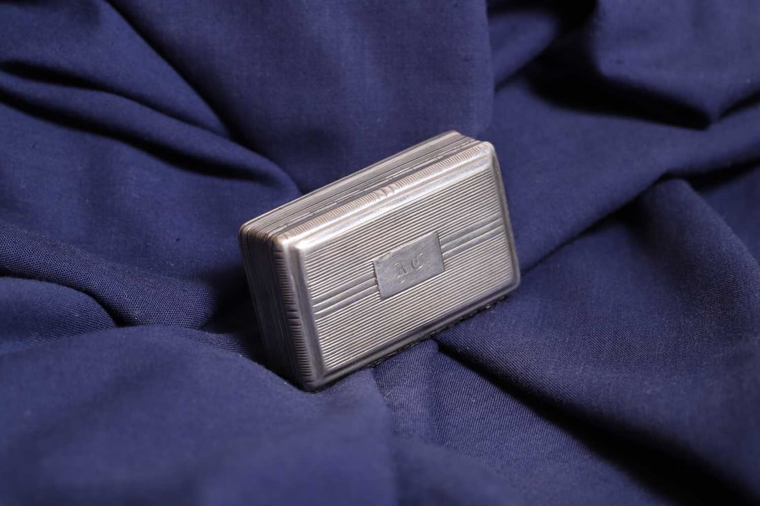 A collection of three snuff boxes, - 2