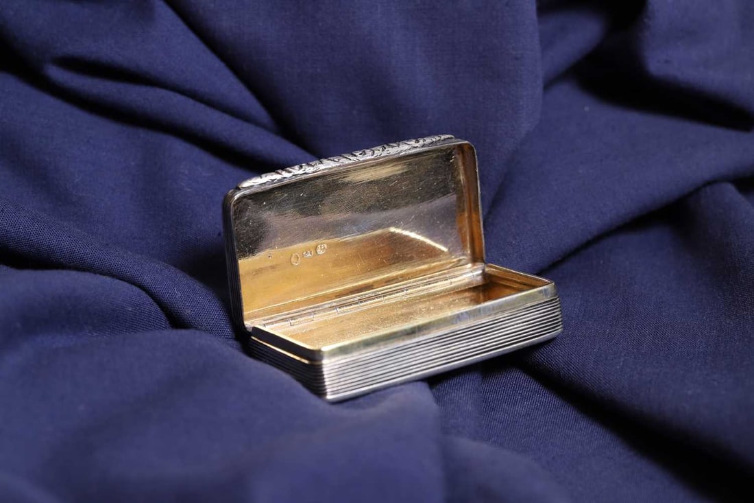 A collection of three snuff boxes, - 5