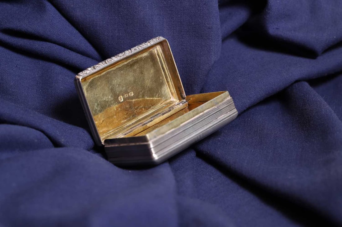 A collection of three snuff boxes, - 8