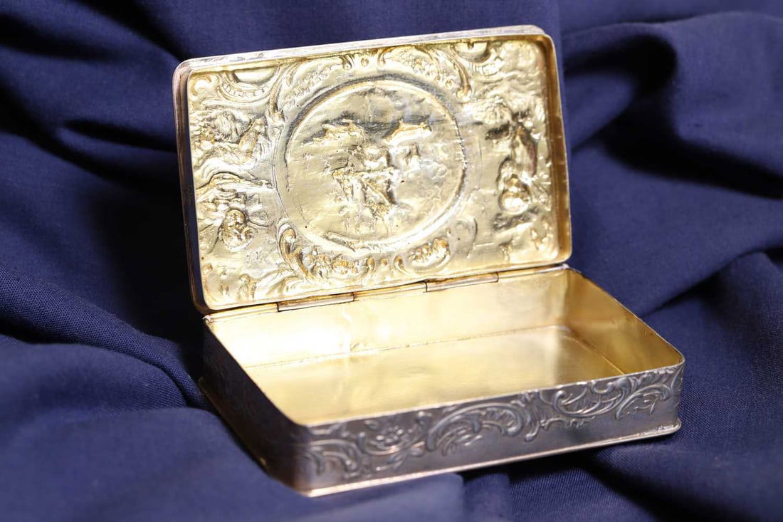 A silver snuff box, and a German silver box, - 5