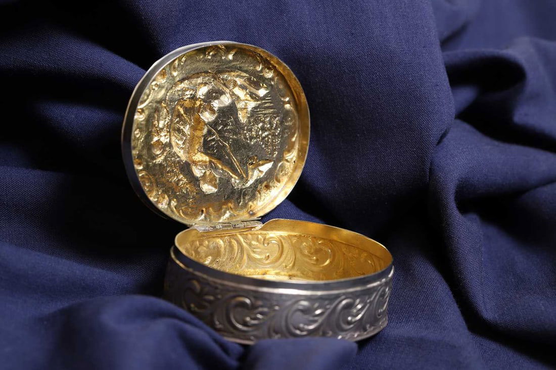 A silver snuff box, and a German silver box, - 7