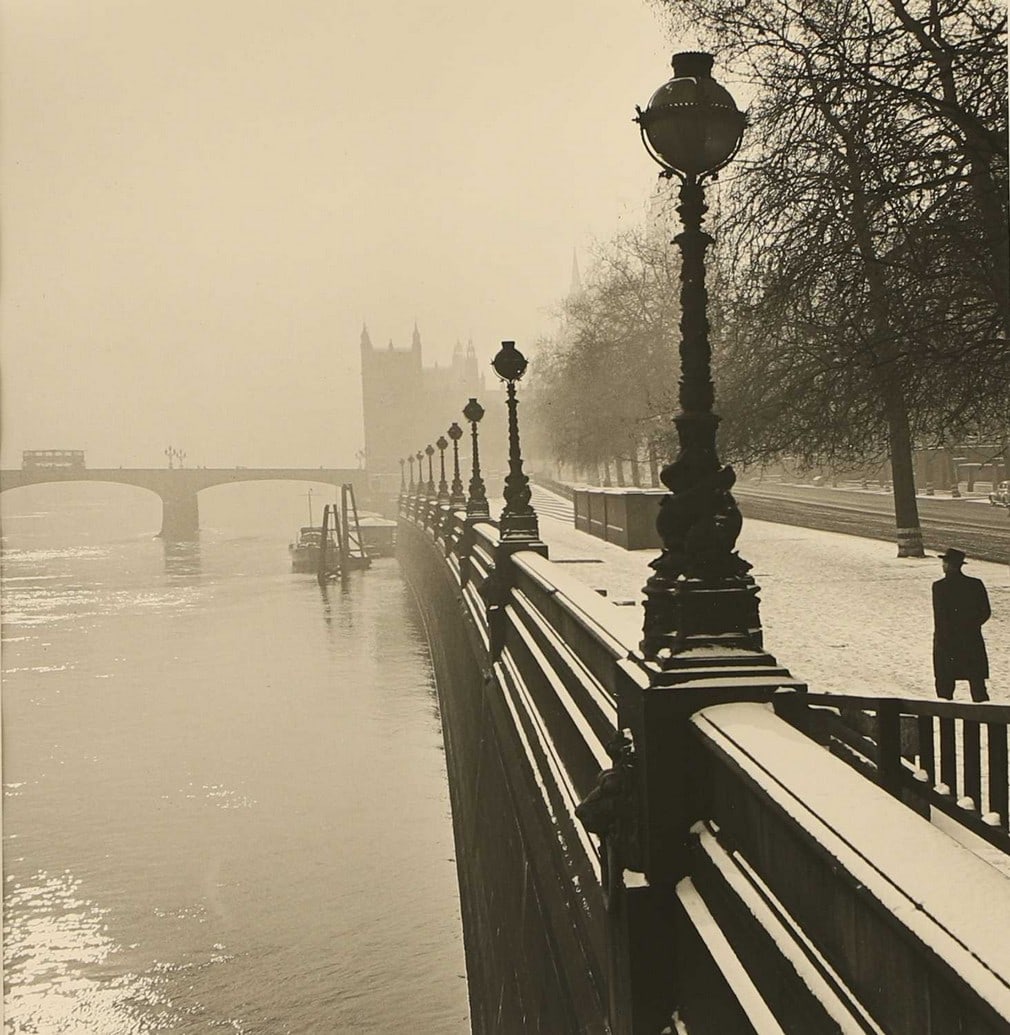 ▲ Wolfgang Suschitzky (Austrian-British 1912-2016) ‘Embankment, London', 1947: ▲ Wolfgang Suschitzky (Austrian-British 1912-2016) ‘Embankment, London', 1947 gelatin silver print, printed later, apparently signed, inscribed and dated verso (visible 32.5 x 28.5cm; fram