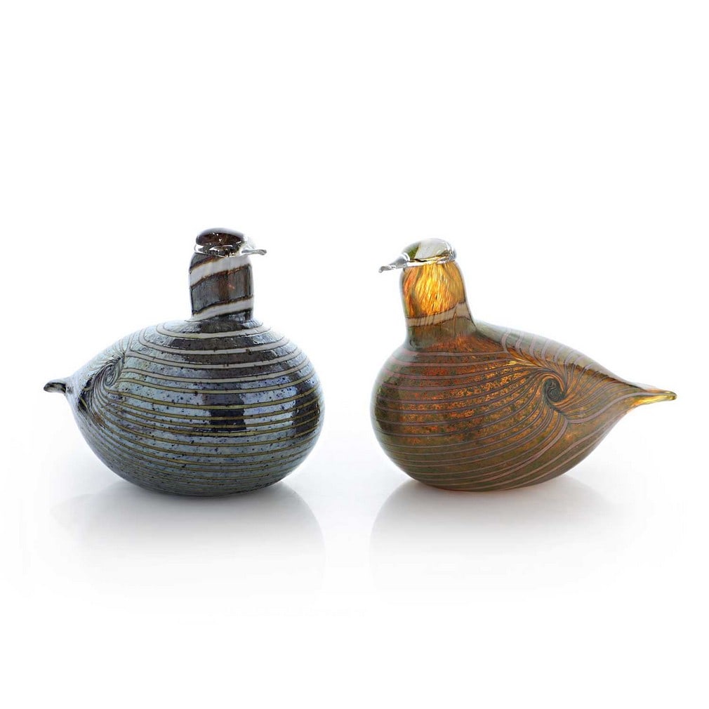 Oiva Toikka (Finnish, 1931-2019) for Nuutajärvi Notsjo, Two 'Alli' birds, circa 1980: Oiva Toikka (Finnish, 1931-2019) for Nuutajärvi Notsjo, Two 'Alli' birds, circa 1980 each of typical form, blown glass, engraved signatures 'Oiva Toikka Nuutajärvi Notsjo' and 'O. Toikka Nuu