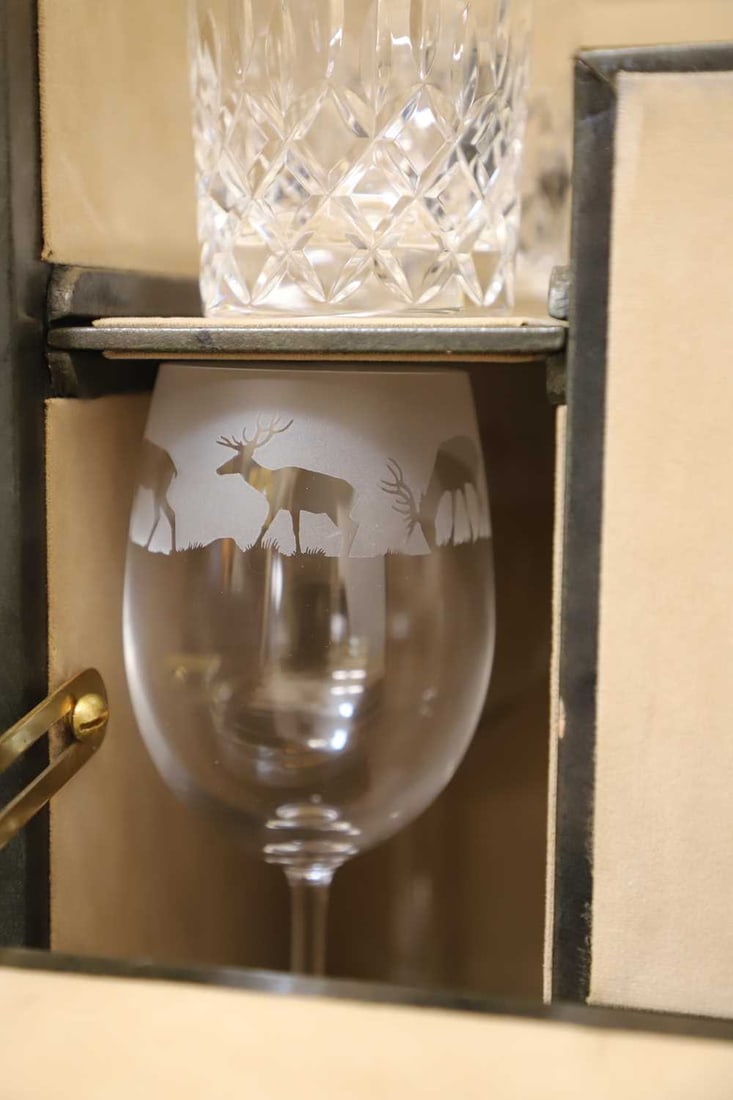 A leather campaign-style drinks case, of recent manufacture, - 3