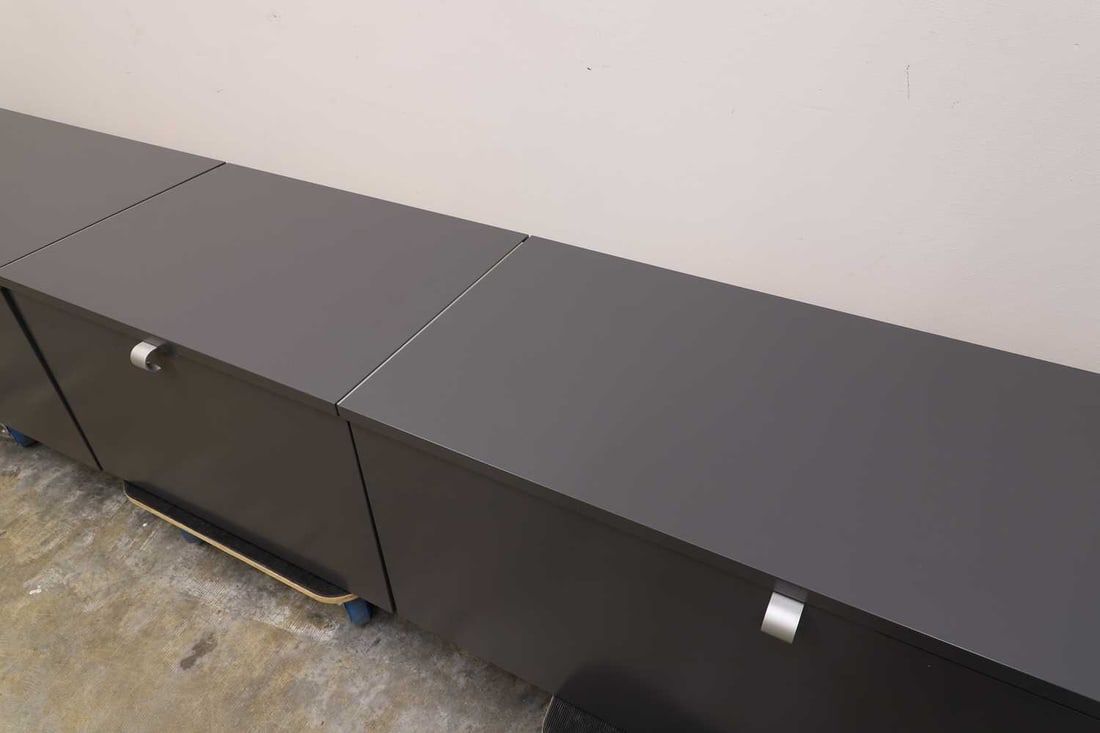 A modern wall unit, of recent manufacture, - 3