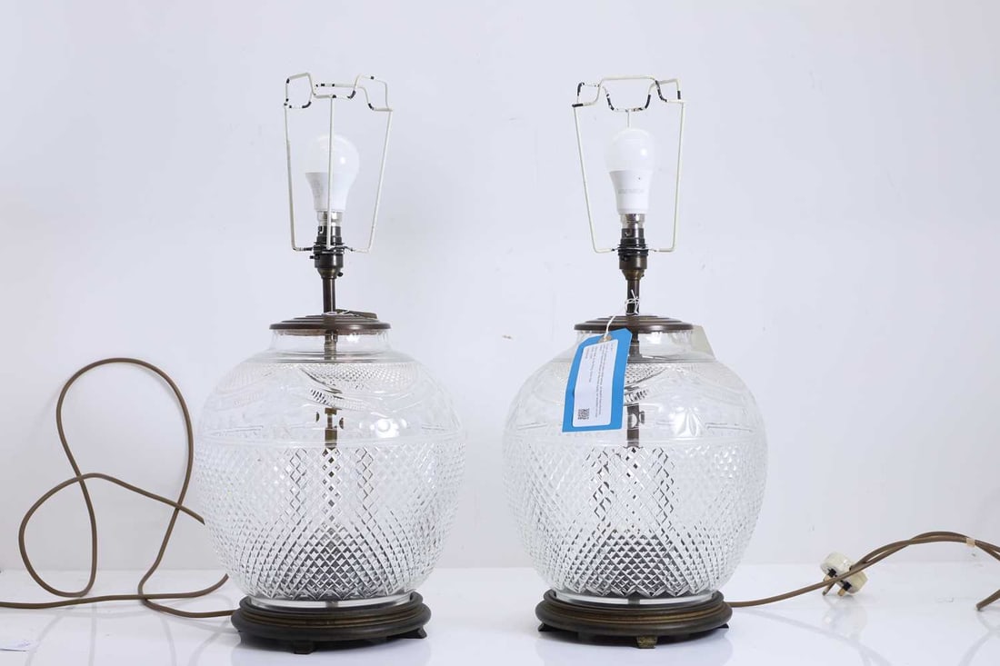 A pair of globular cut glass table lamps, of recent manufacture,: A pair of globular cut glass table lamps, of recent manufacture, with cross hatched deisgn on the main body, on wooden circular bases 28cm wide, to the fitting, 42cm high2