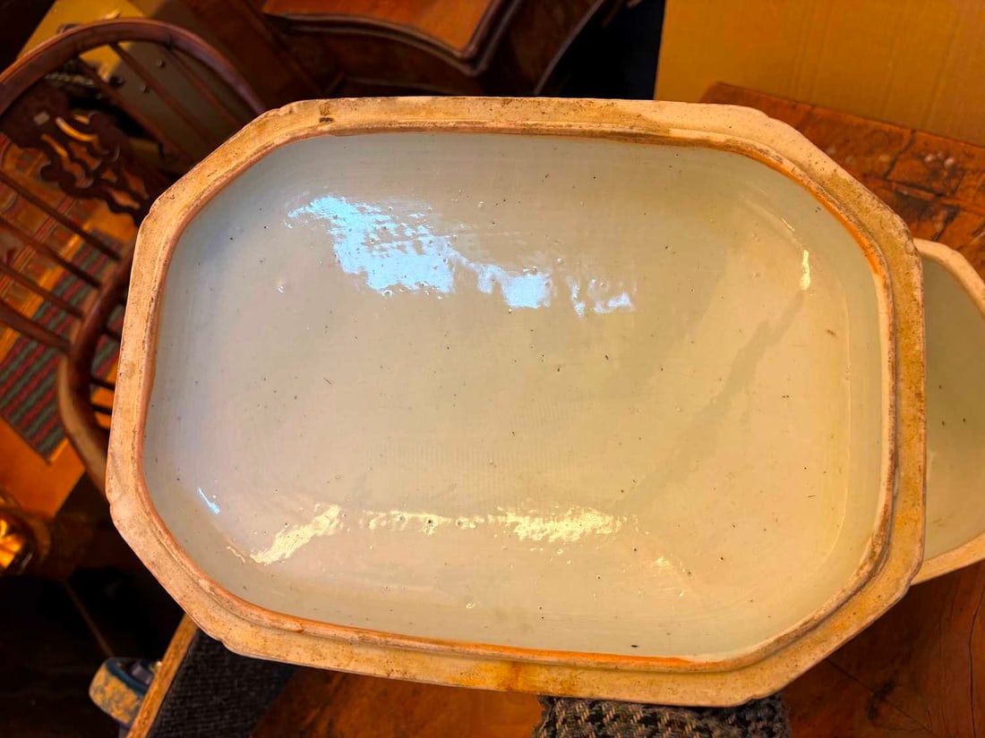 A Chinese export blue and white tureen and cover, 19th century, - 16