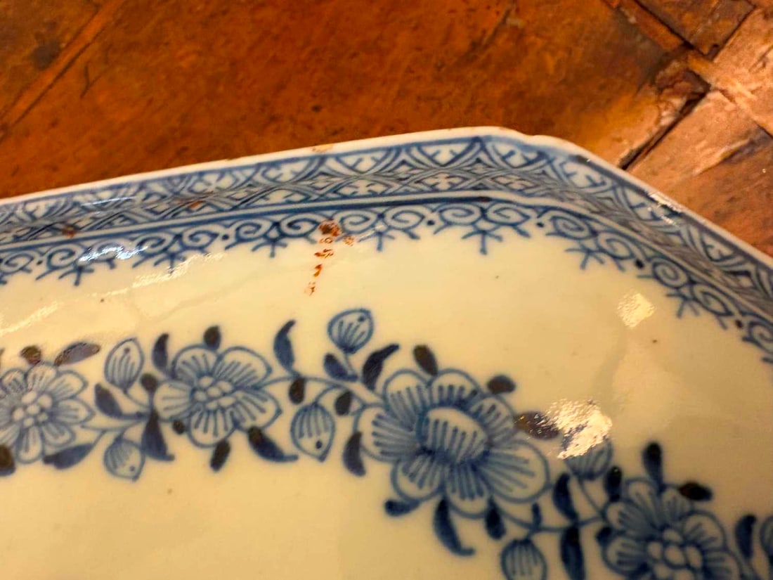 A Chinese export blue and white tureen and cover, 19th century, - 17