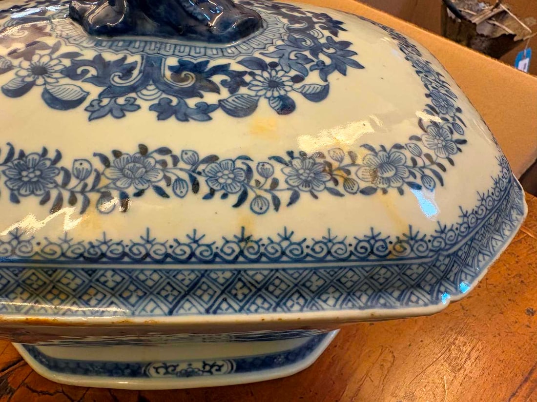 A Chinese export blue and white tureen and cover, 19th century, - 18