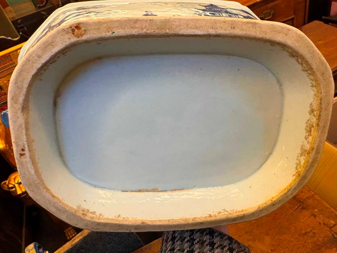 A Chinese export blue and white tureen and cover, 19th century, - 4