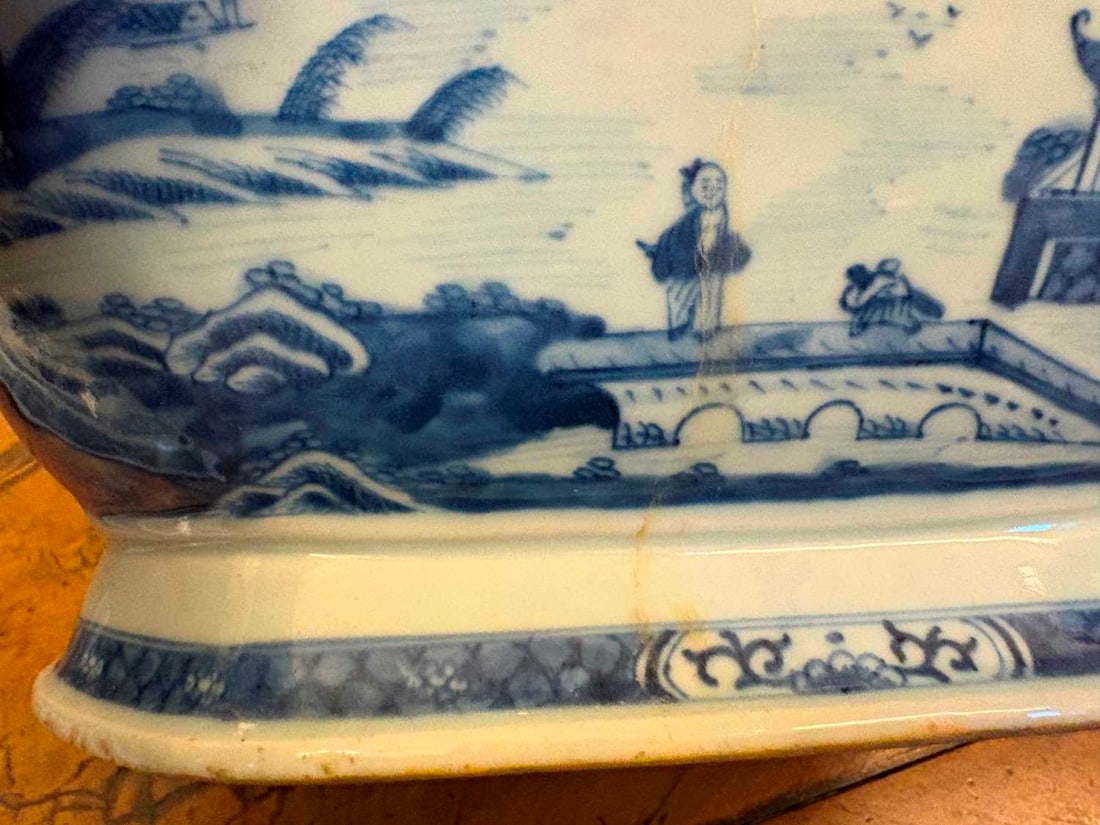 A Chinese export blue and white tureen and cover, 19th century, - 8