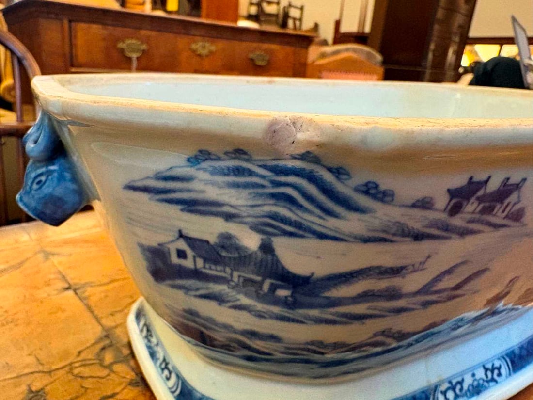 A Chinese export blue and white tureen and cover, 19th century, - 9
