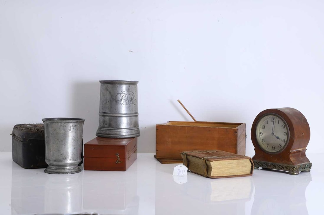 Two pewter cylindrical vessels,: Two pewter cylindrical vessels, comprising an Edwardian quart, marked 'ER 239 LCC QUART' and a Victorian pint measure, marked 'VR 30' each of cylindrical form, the bodies with reeded bands to the