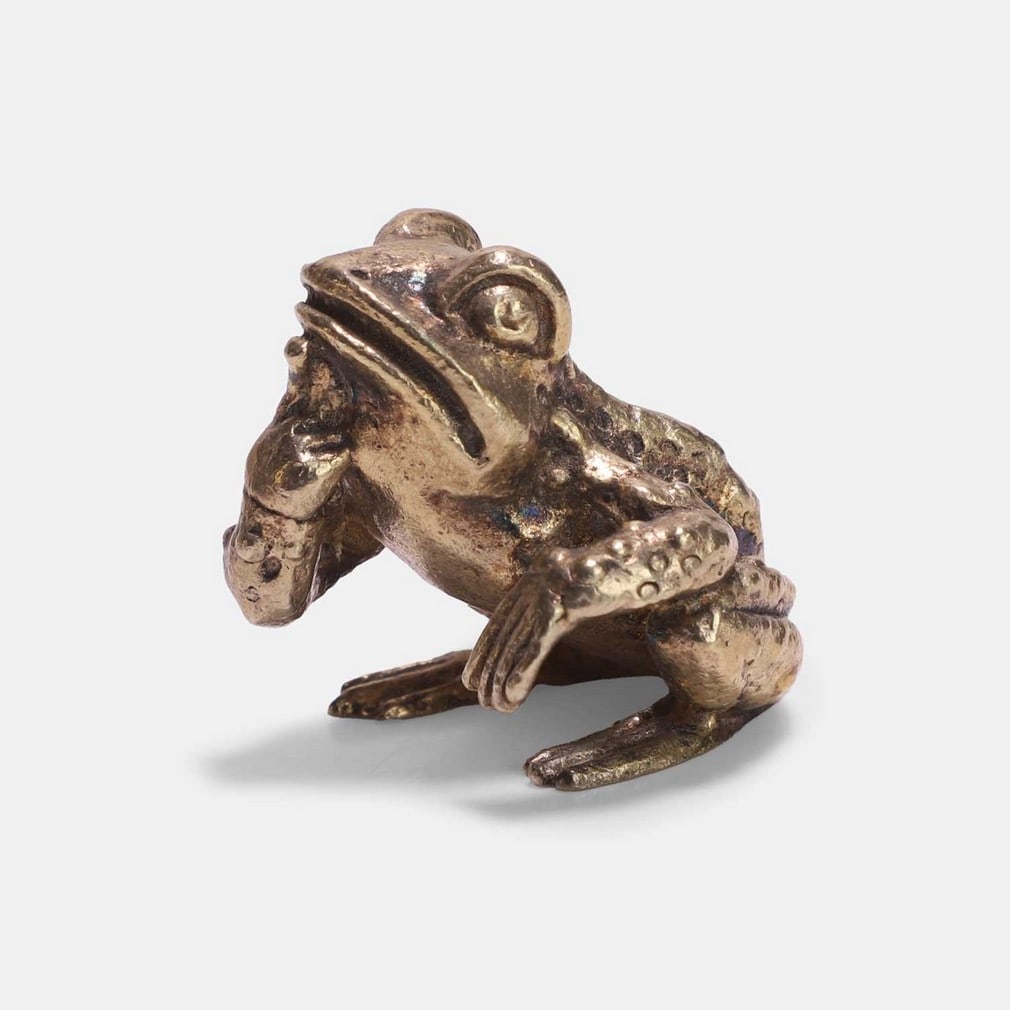 ▲ Stuart Devlin (Australian-British, 1931-2018), a silver-gilt paperweight,: ▲ Stuart Devlin (Australian-British, 1931-2018), a silver-gilt paperweight, London, 1973, modelled as a pensive frog (3cm wide, 4cm deep, 3.5cm high; 3.0ozt) Provenance: The David Rapley Collect
