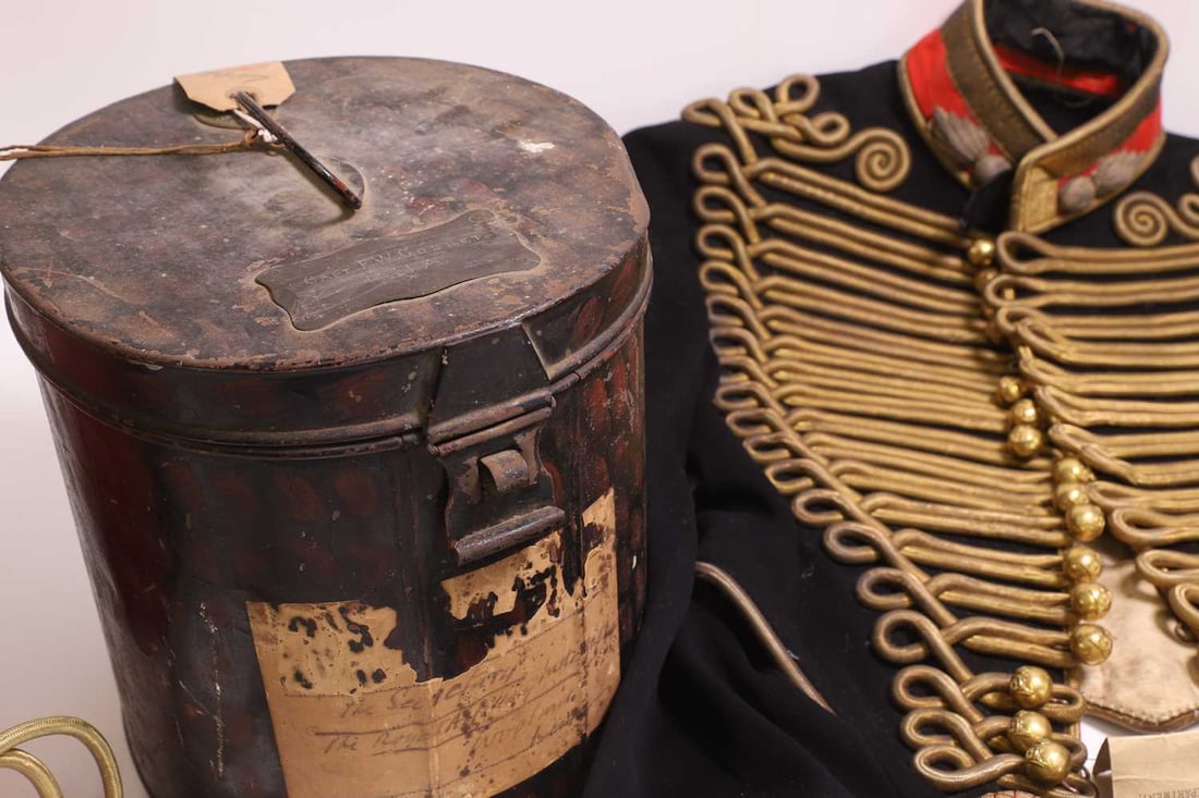 A Royal Horse Artillery Captain's dress jacket and busby hat, 19th/20th century, - 4