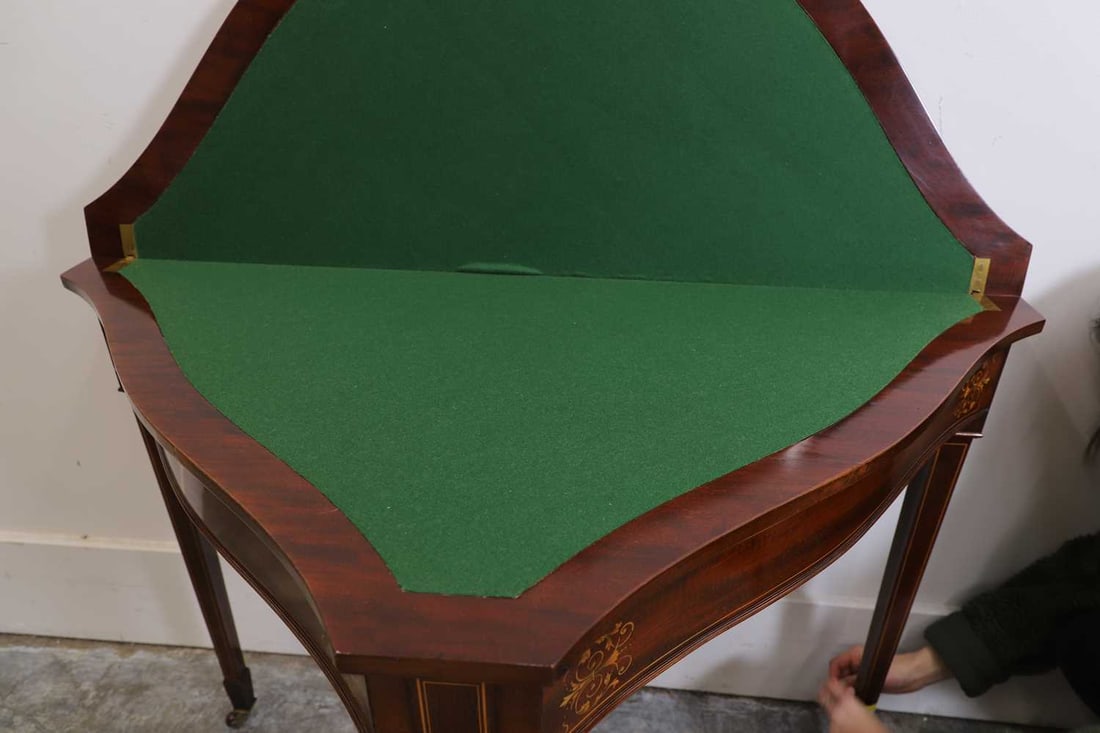 An Edwardian inlaid mahogany corner table c.1910 - 2