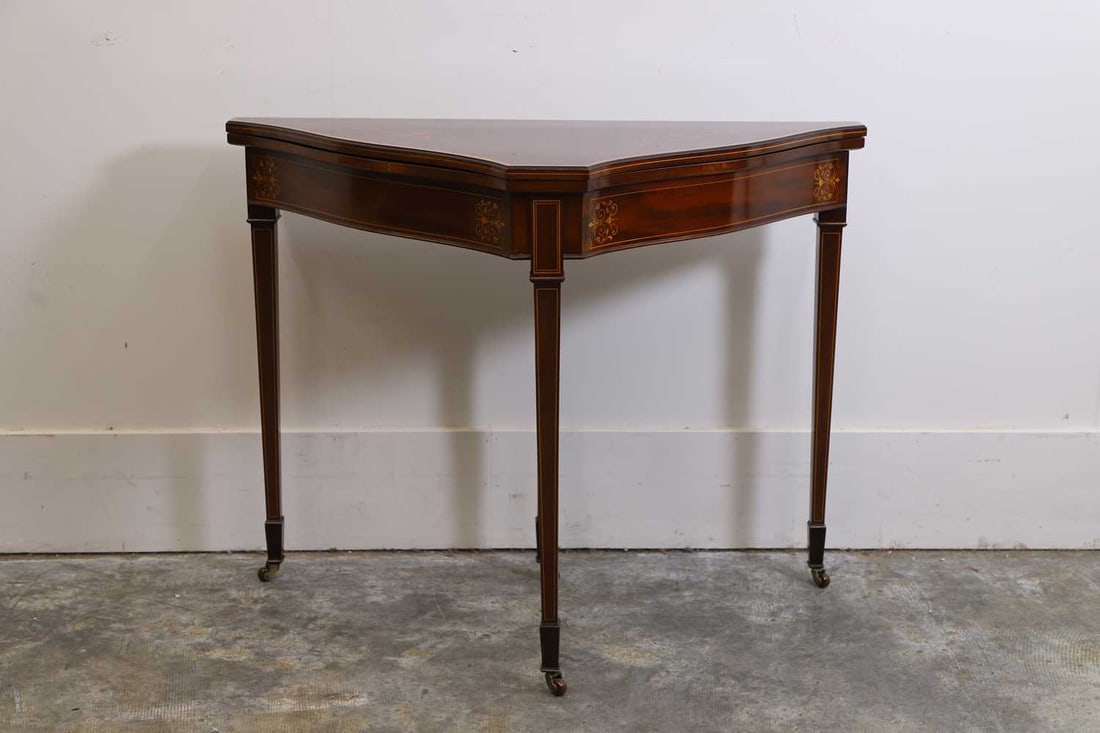 An Edwardian inlaid mahogany corner table c.1910 - 4
