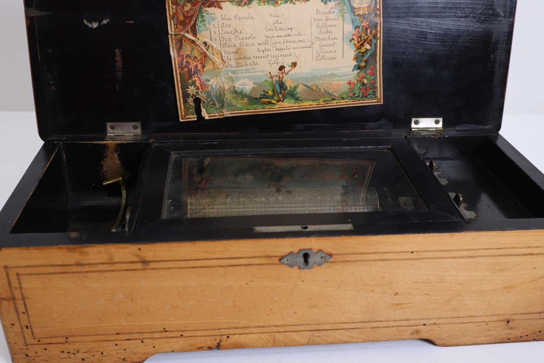 A Swiss musical box, circa. 1900, - 2