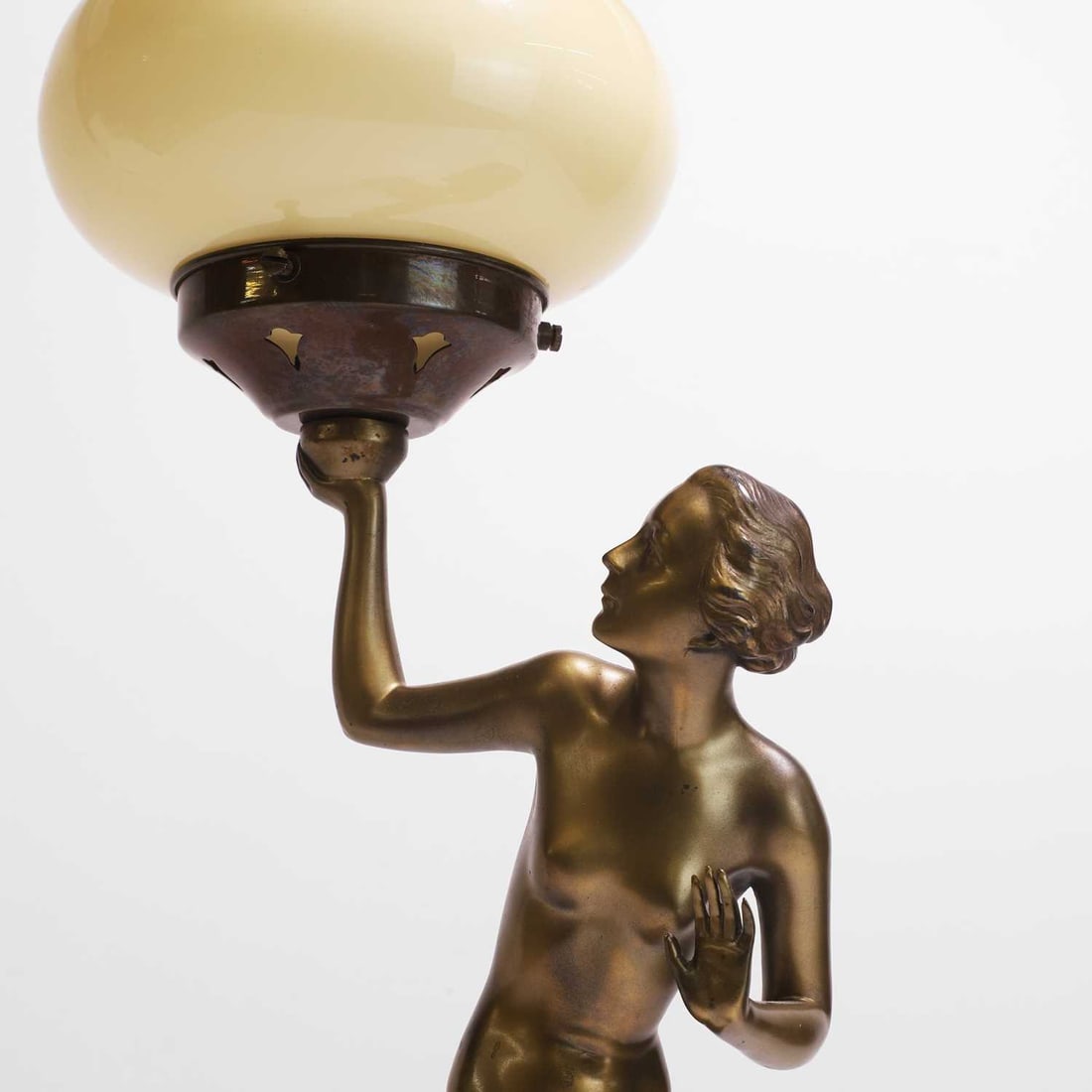 A figurative Art Deco table lamp, circa 1930s, - 2