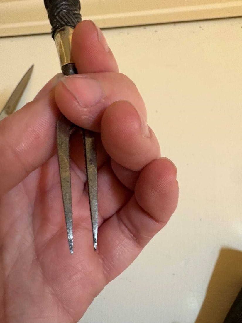 A Scottish silver-mounted dirk, mounts by JR & S, Edinburgh, 1889, - 3