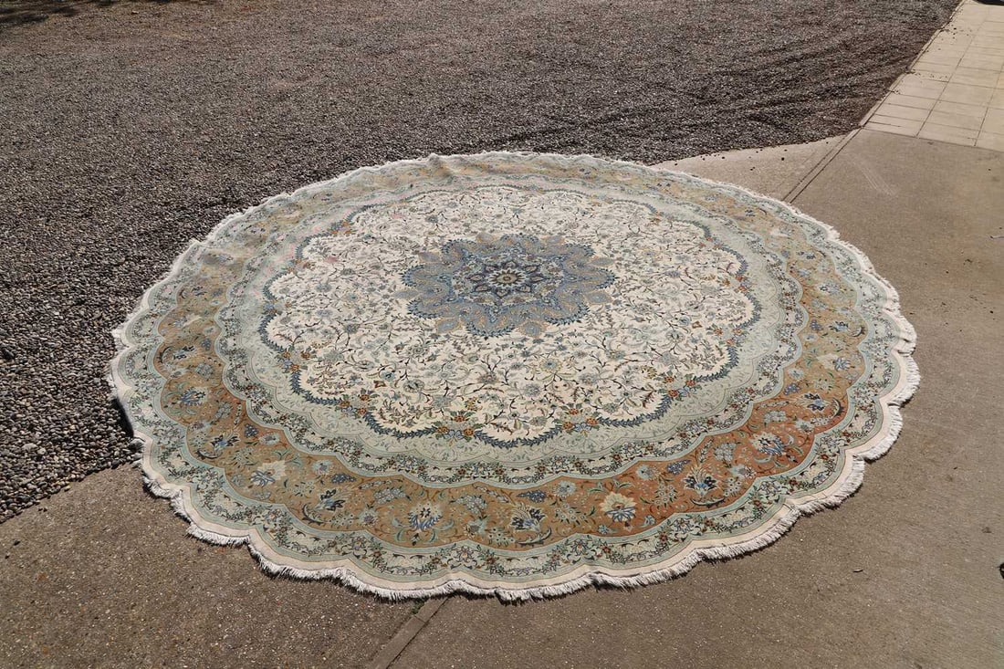 An Iranian Tabriz wool and silk blend circular rug, circa 1970s, - 2