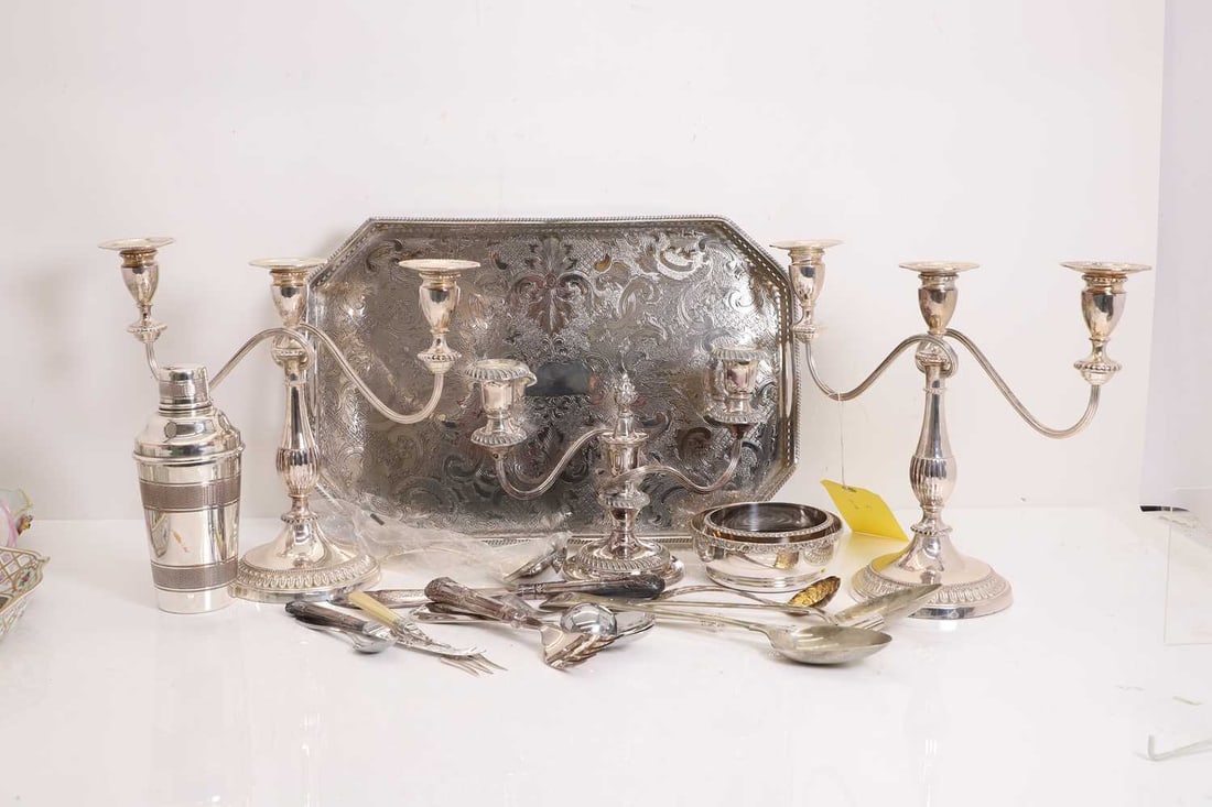 A collection of silver-plated items, 20th century, (1 of 1)