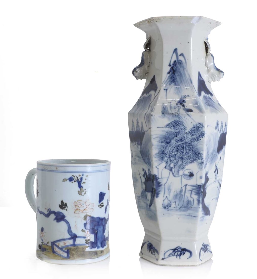 Two Chinese blue and white ceramics, 18th century, - 2