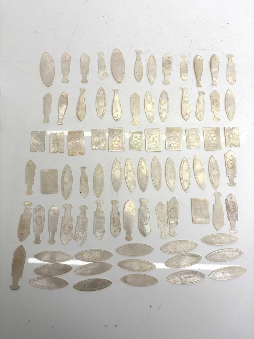 A collection of mother of pearl Chinese gaming counters, 19th century, - 3