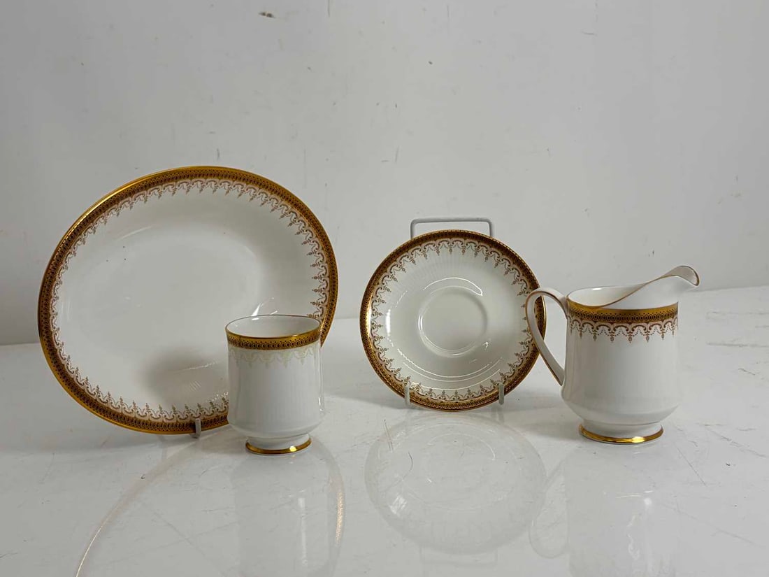 A composite Paragon and Roysal Albert 'Athena' pattern dinner and tea service, of recent manufacture: A composite Paragon and Roysal Albert 'Athena' pattern dinner and tea service, of recent manufacture, comprising ten dinner plates, ten dessert plates, eight side plates, ten bowls, twenty-one