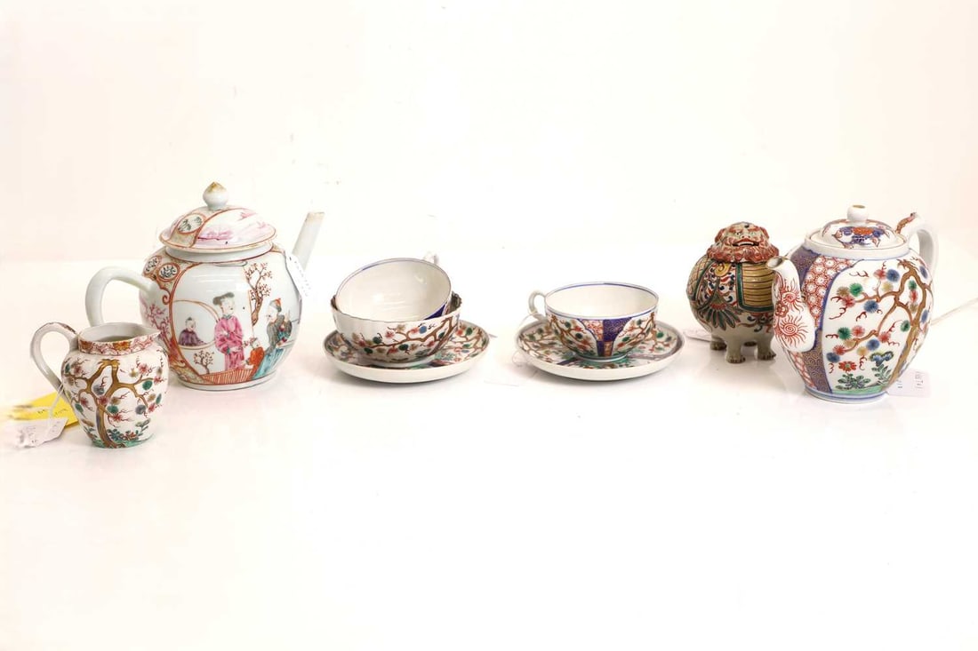 A collection of Chinese and Japanese porcelain items, 19th to 20th century, (1 of 1)
