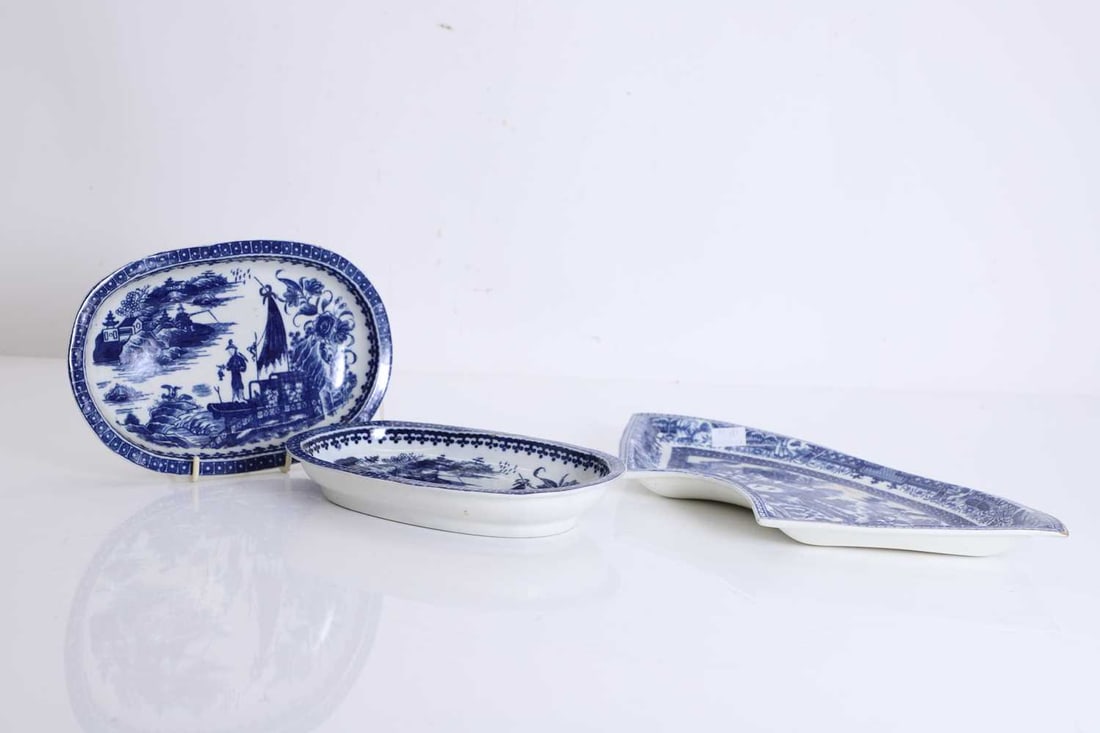 A Caughley 'Fan-Panelled Landscape' powder blue dessert plate, circa 1780, (1 of 1)