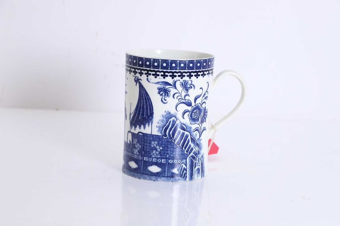 A large Caughley blue and white porcelain mug, circa 1780, (1 of 1)