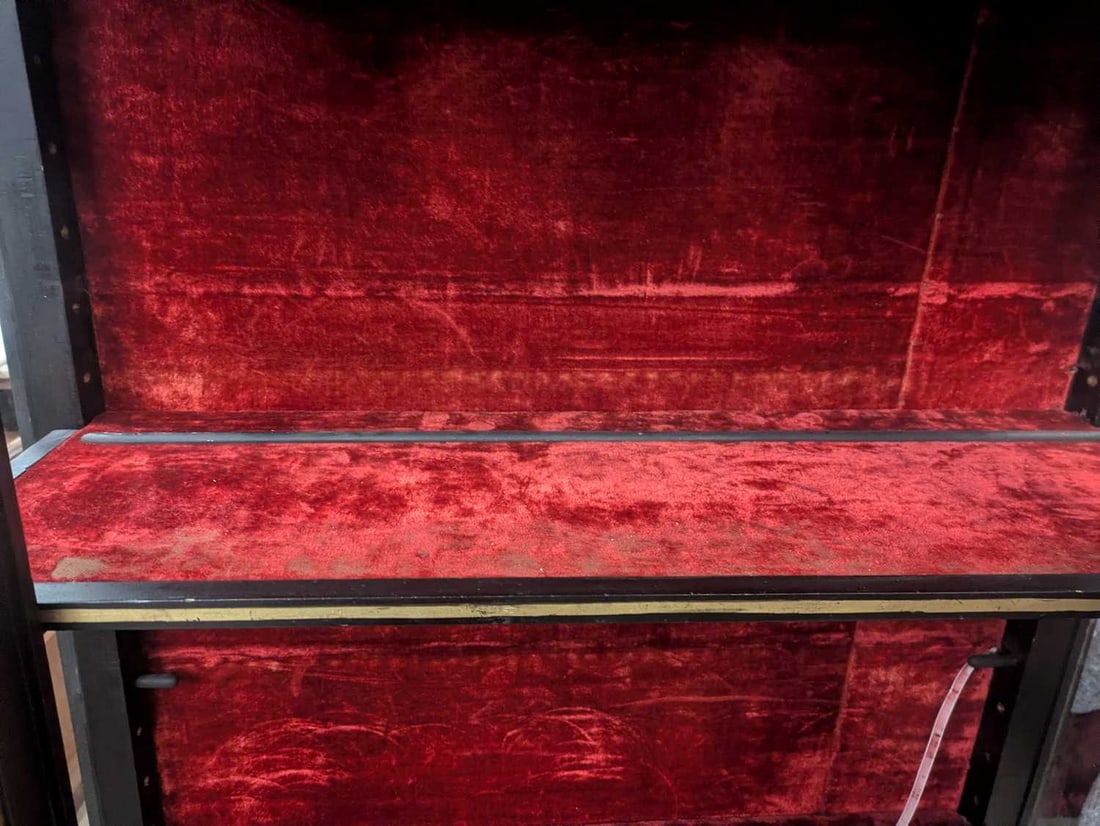 A Napoleon III-style parcel-gilt ebonised vitrine, 20th century, - 6