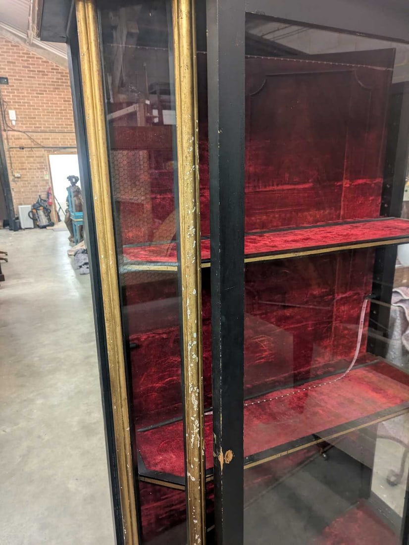 A Napoleon III-style parcel-gilt ebonised vitrine, 20th century, - 8