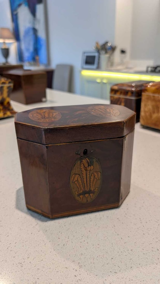 A flame mahogany tea caddy, - 2