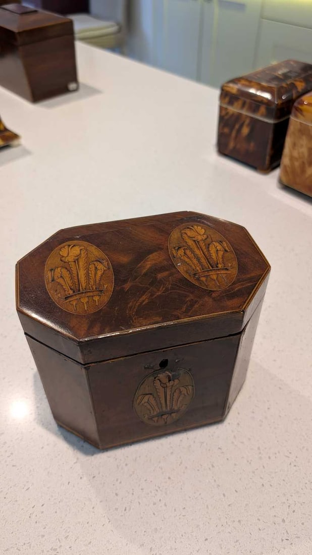 A flame mahogany tea caddy, - 3