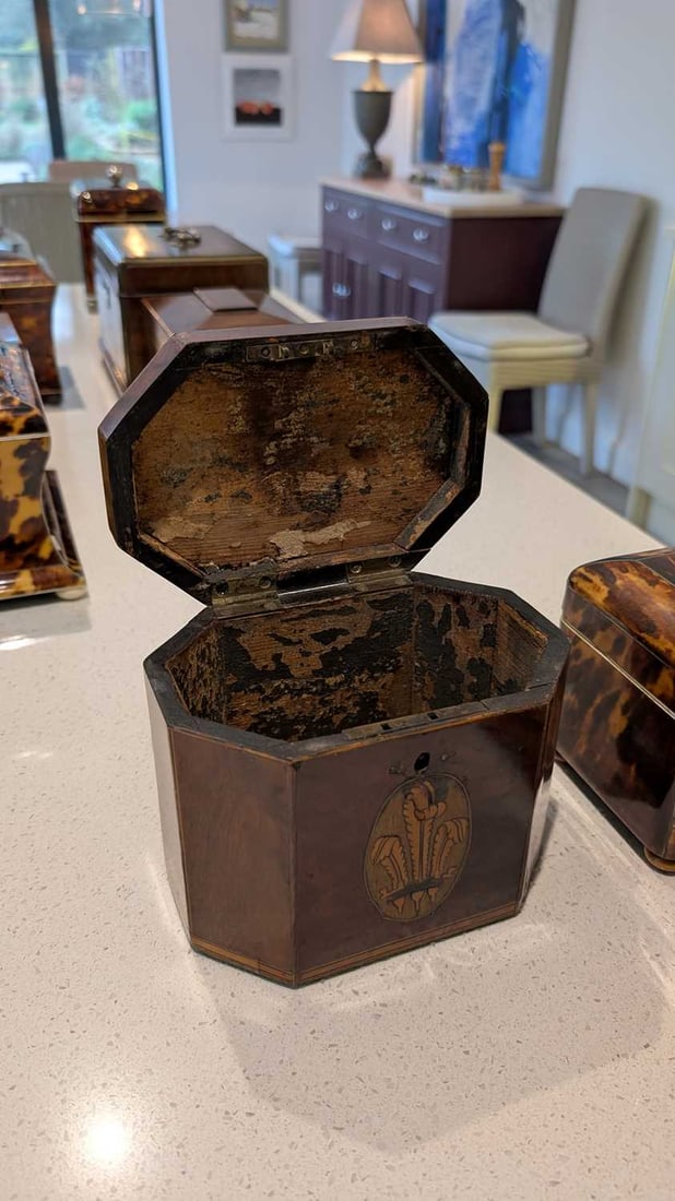 A flame mahogany tea caddy, - 4