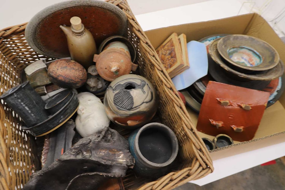 A collection of Studio Pottery, modern and contemporary, - 3