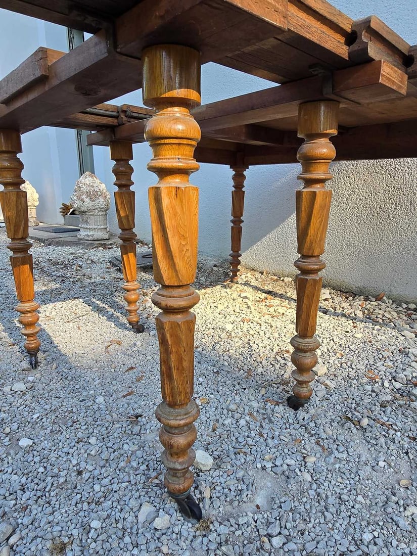 An extending French drop leaf oak table, 19th century, - 4