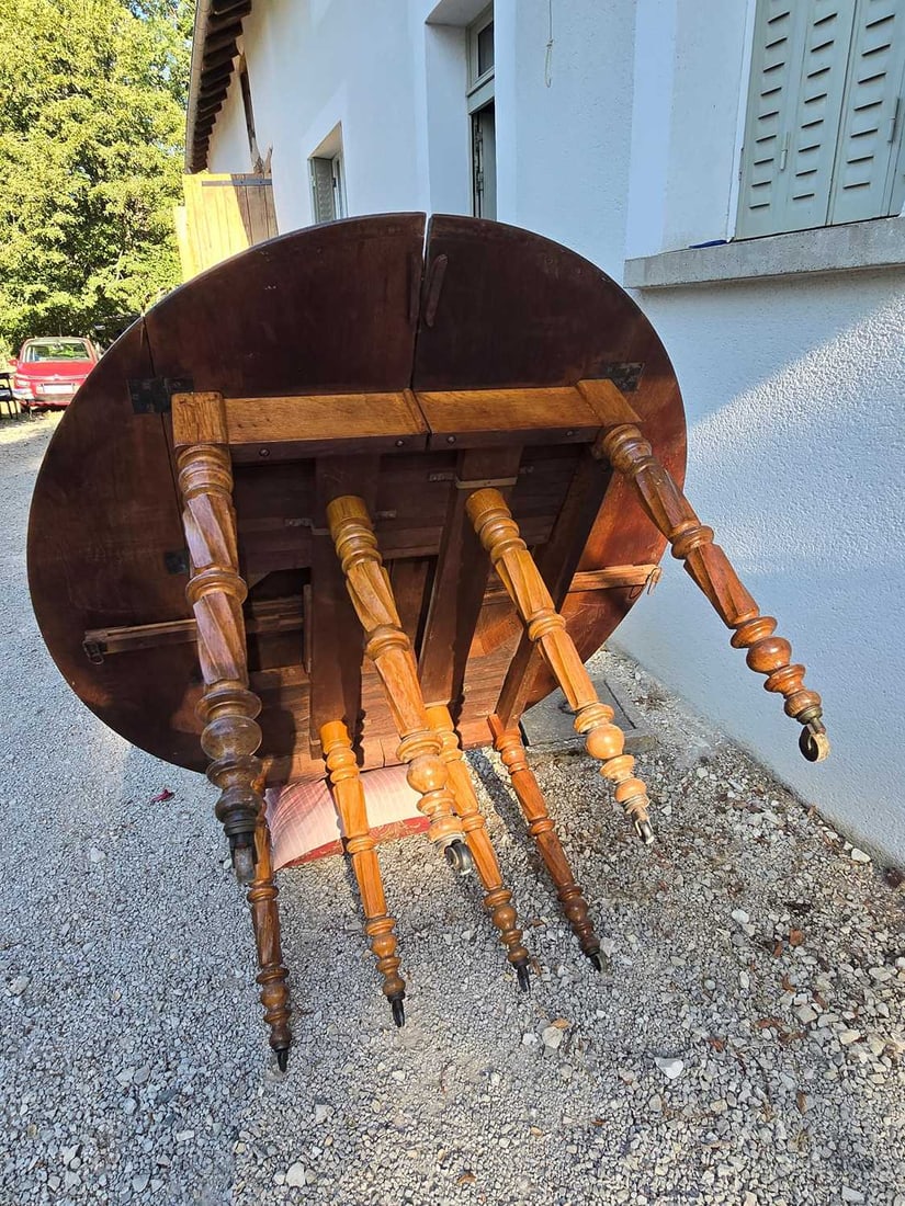 An extending French drop leaf oak table, 19th century, - 5