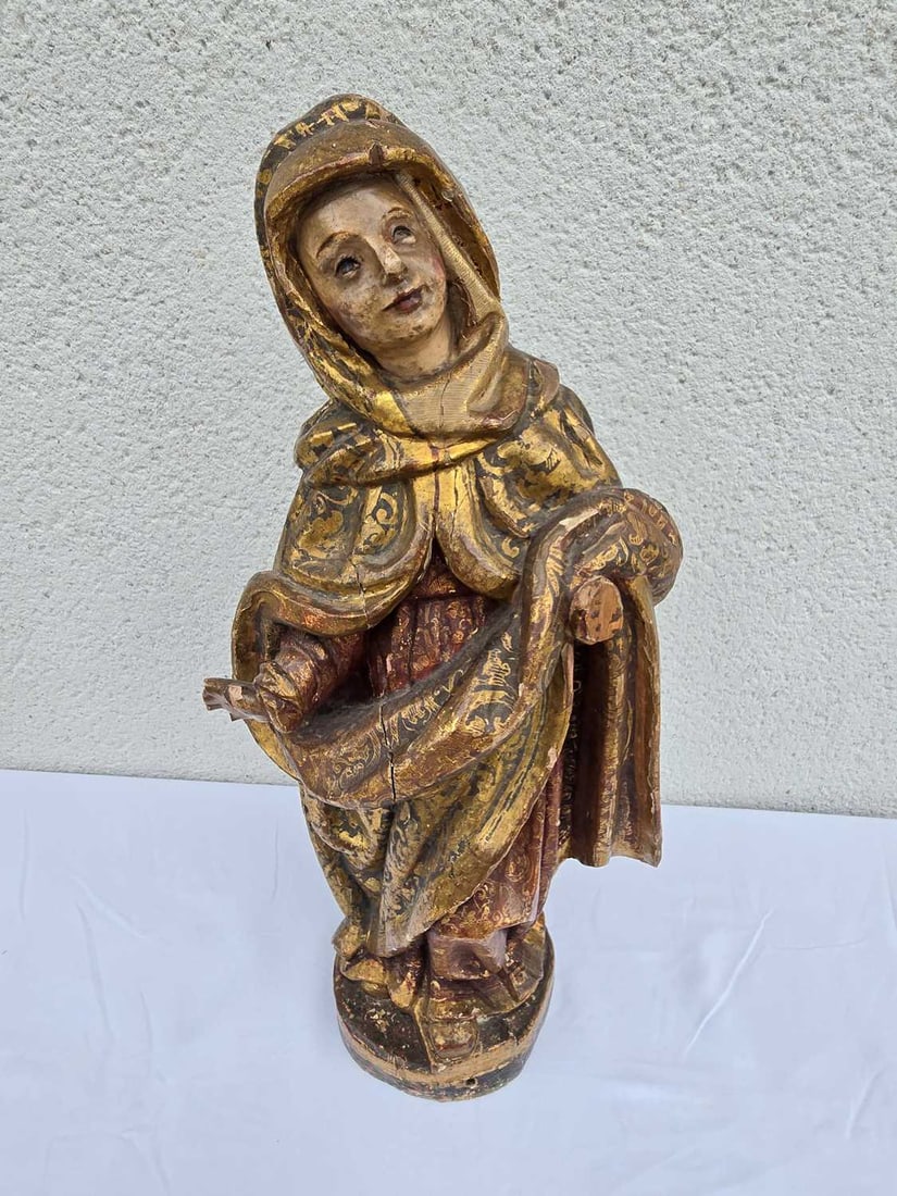 A Spanish ecclesiastical gilt and wooden figure, circa 17th century, - 7