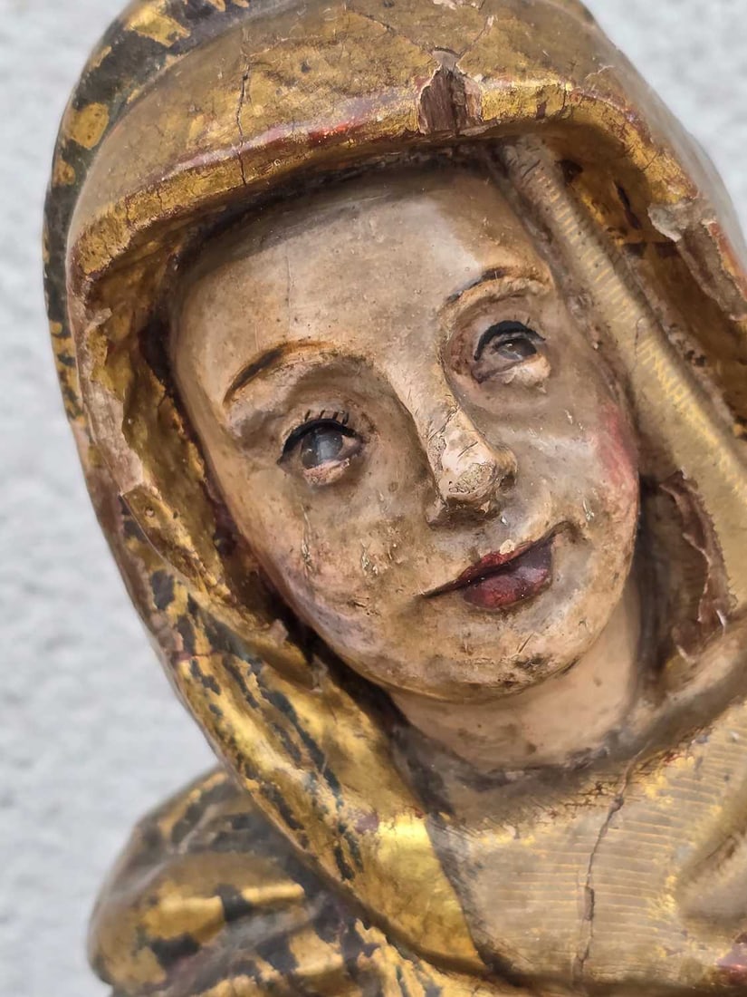 A Spanish ecclesiastical gilt and wooden figure, circa 17th century, - 8