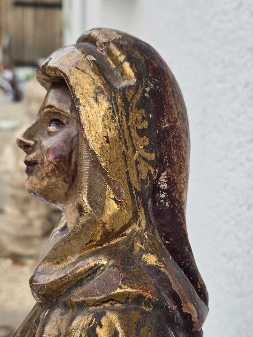 A Spanish ecclesiastical gilt and wooden figure, circa 17th century, - 9