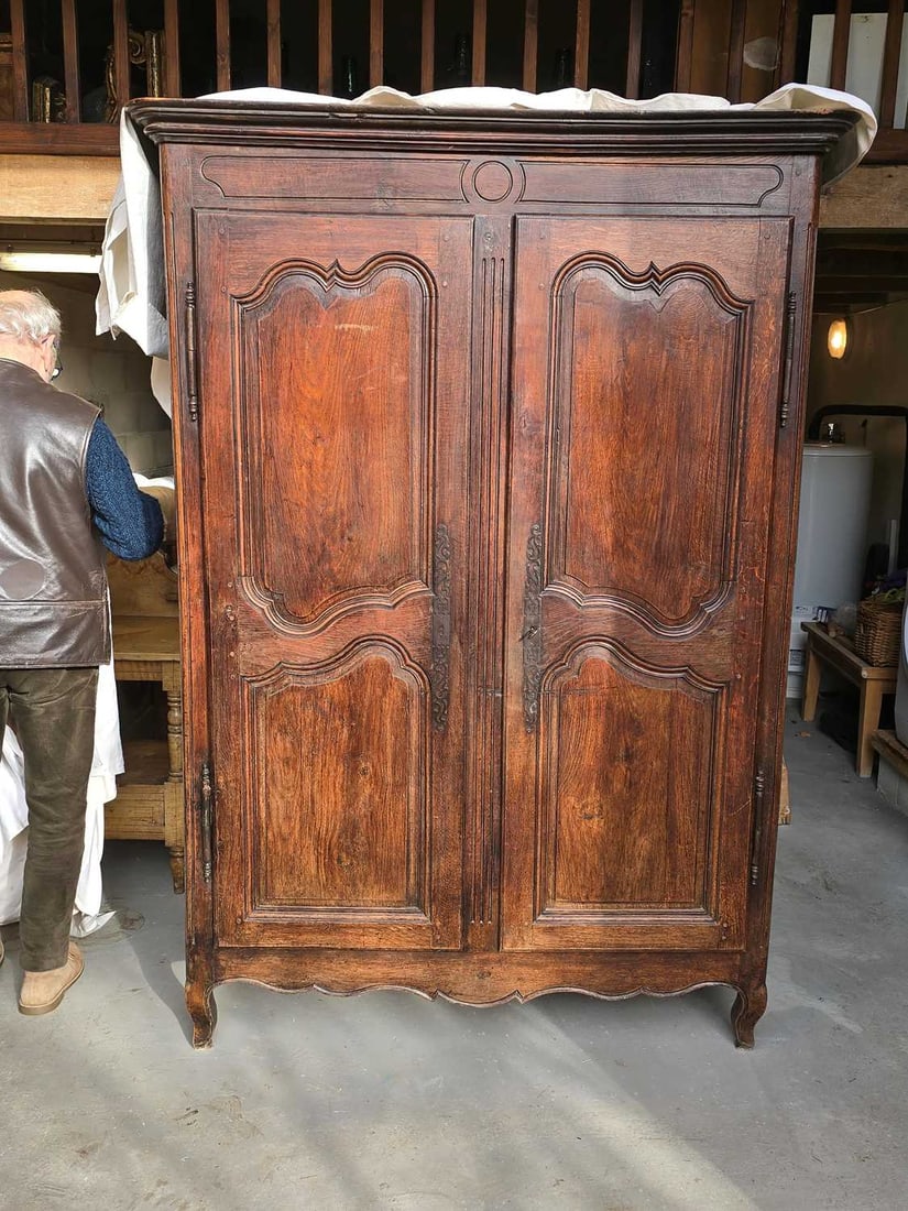 A provincial French oak armoire, early 19th century, - 2