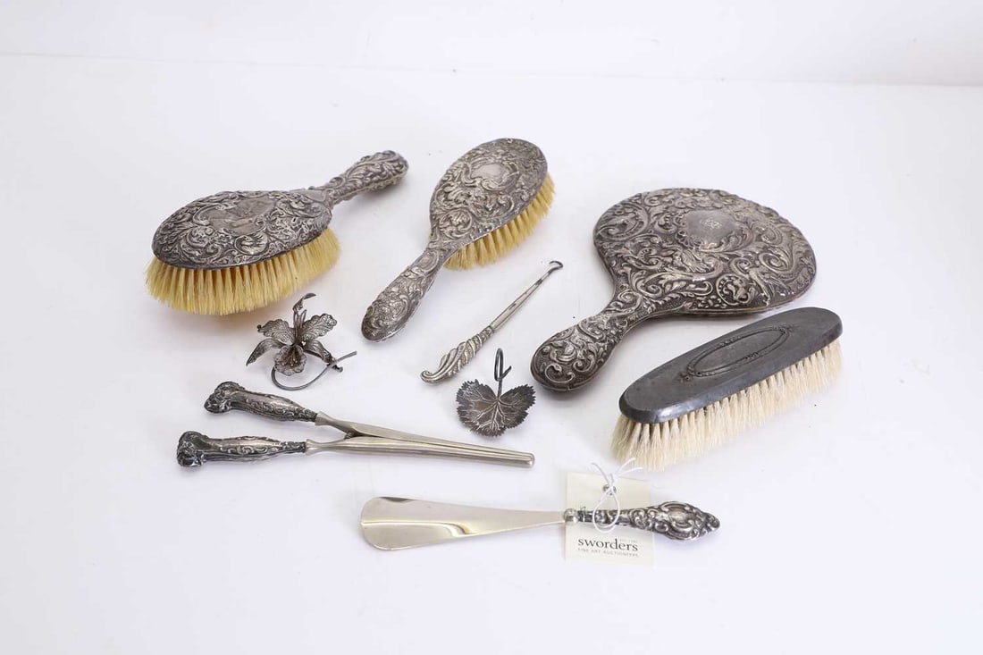 A collection of silver dressing table items, (1 of 1)