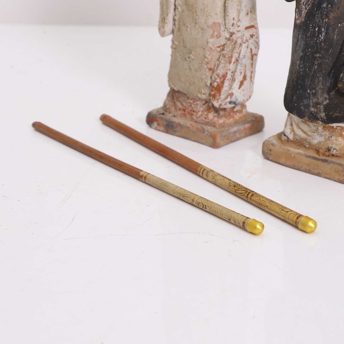 A pair of Chinese terracotta tomb attendants, circa 16th century, - 4