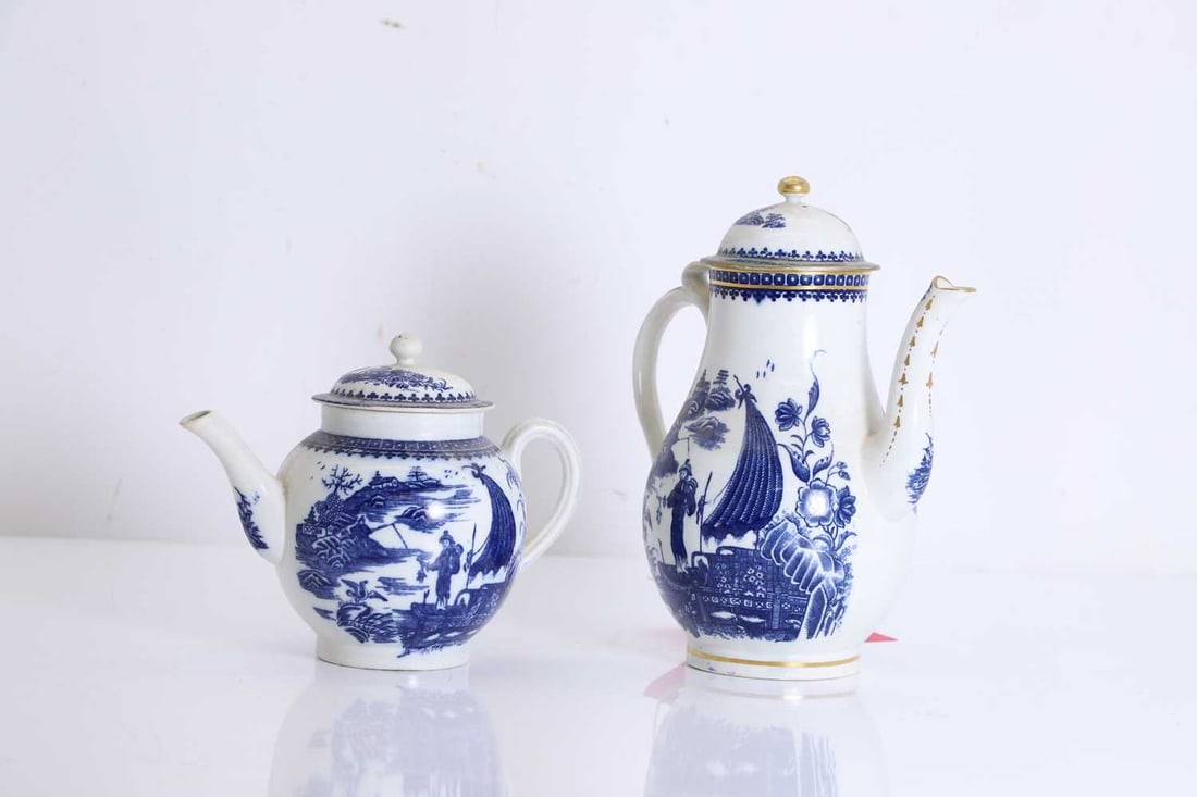 Two Caughley blue and white porcelain items, circa 1780, (1 of 1)
